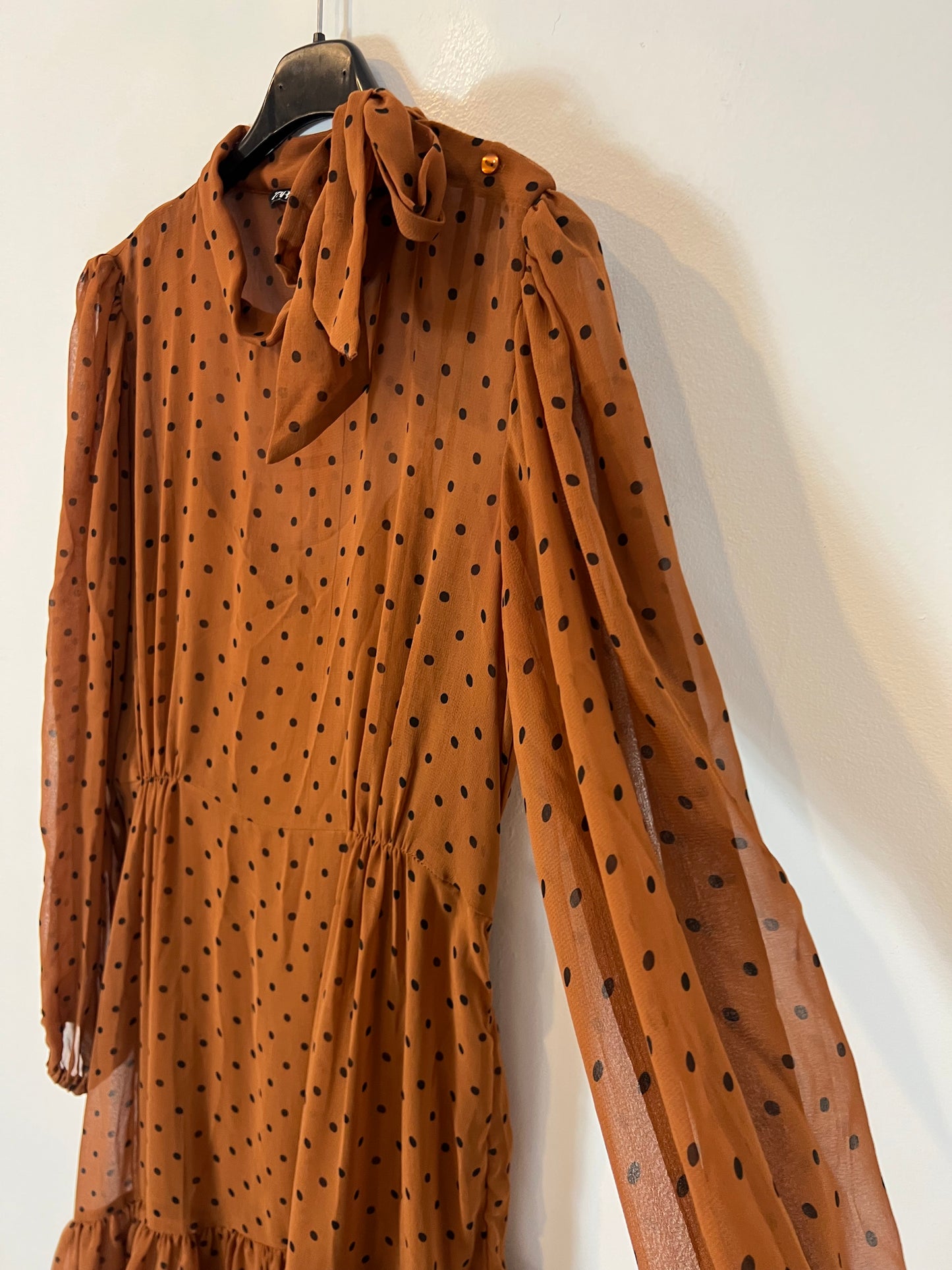 ZARA. Vestido largo marrón lunares. T S