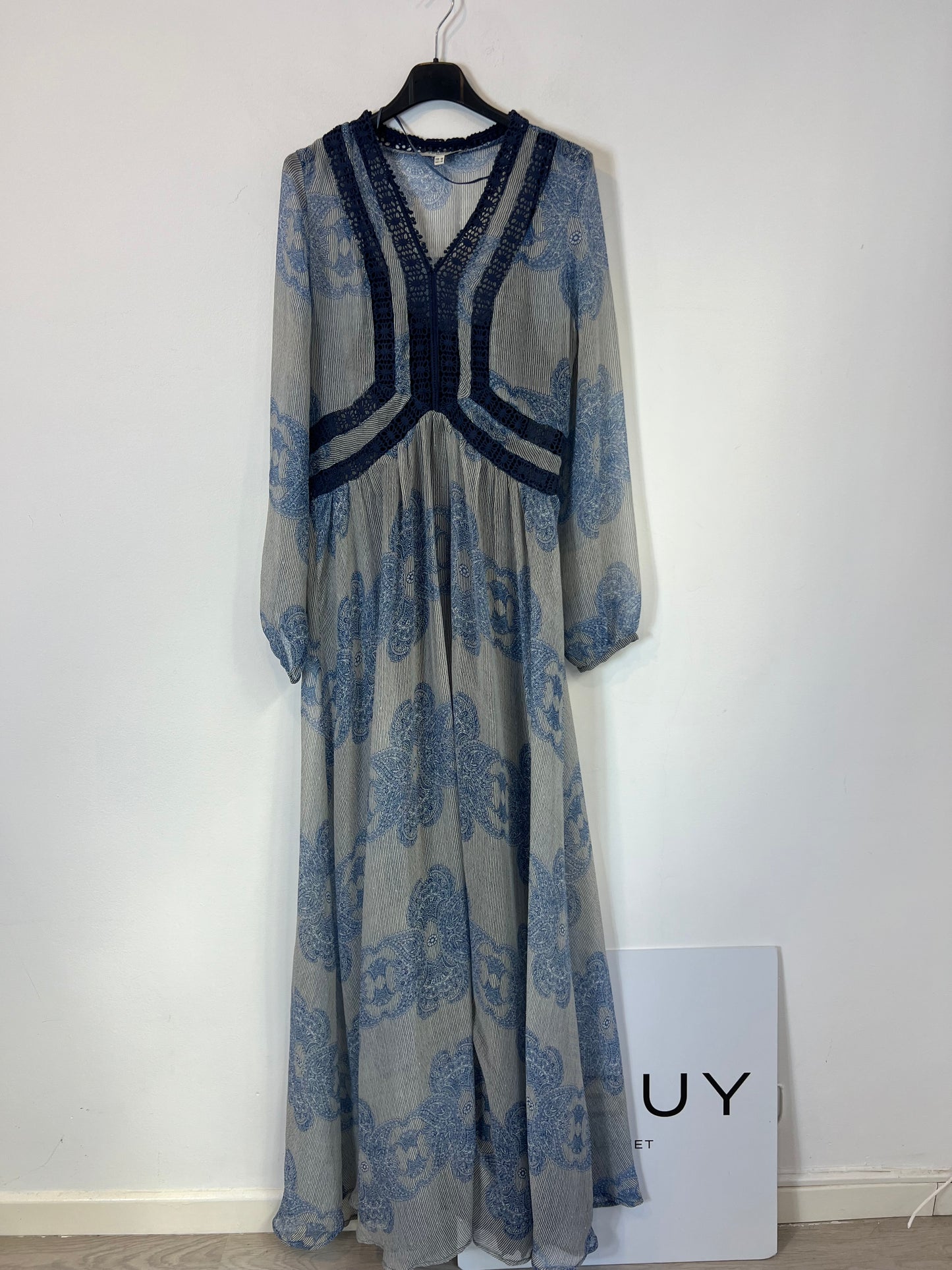 TRUCCO. Vestido largo gasa estampados azules. T M