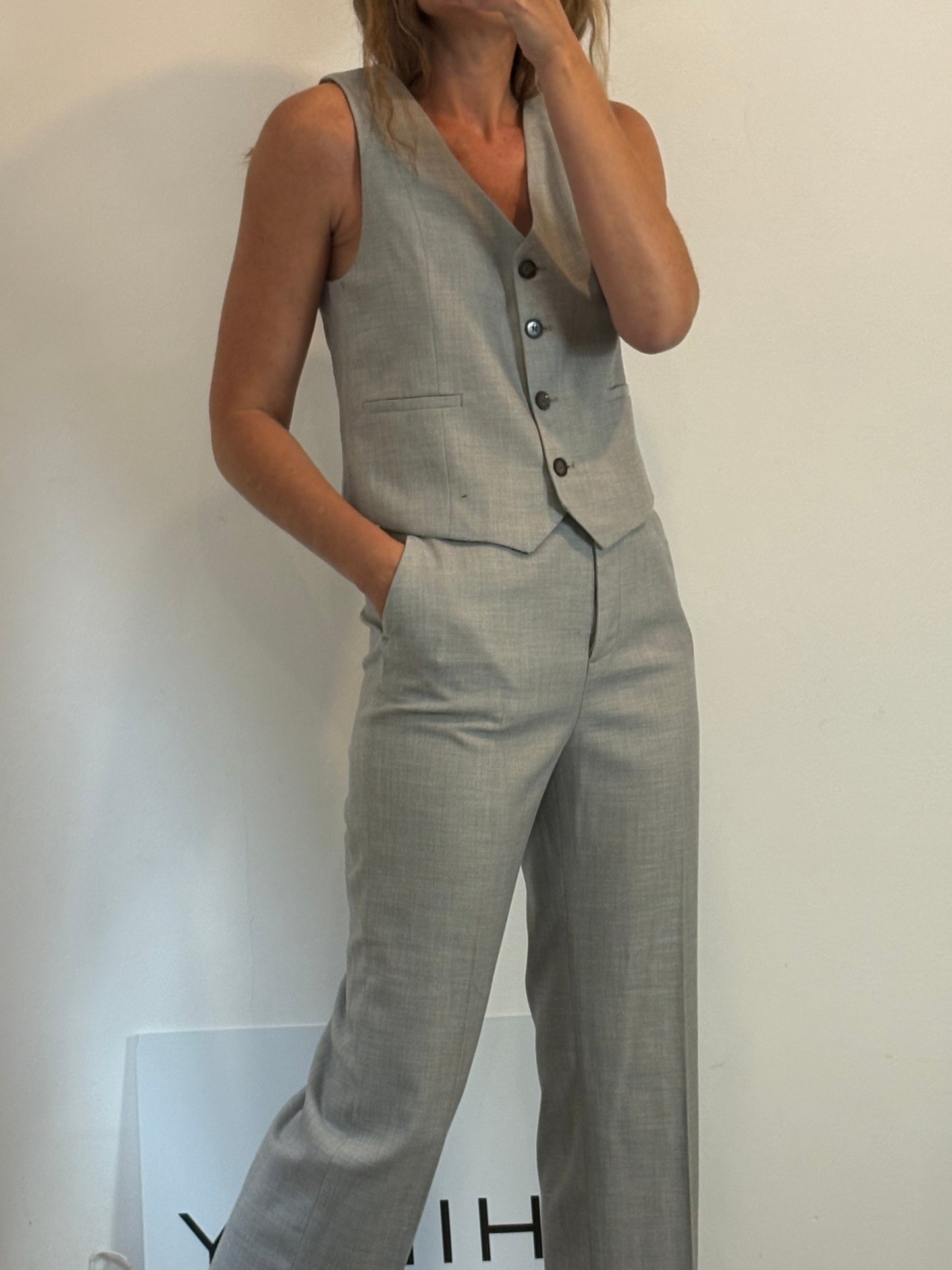 ZARA. Conjunto gris claro textura