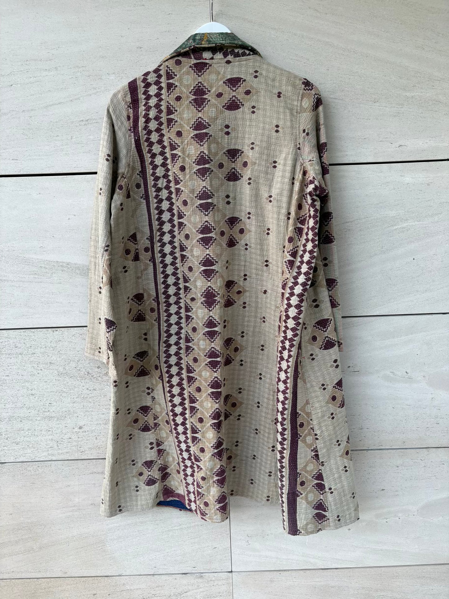 Chaqueta India  textura bordados Kantha