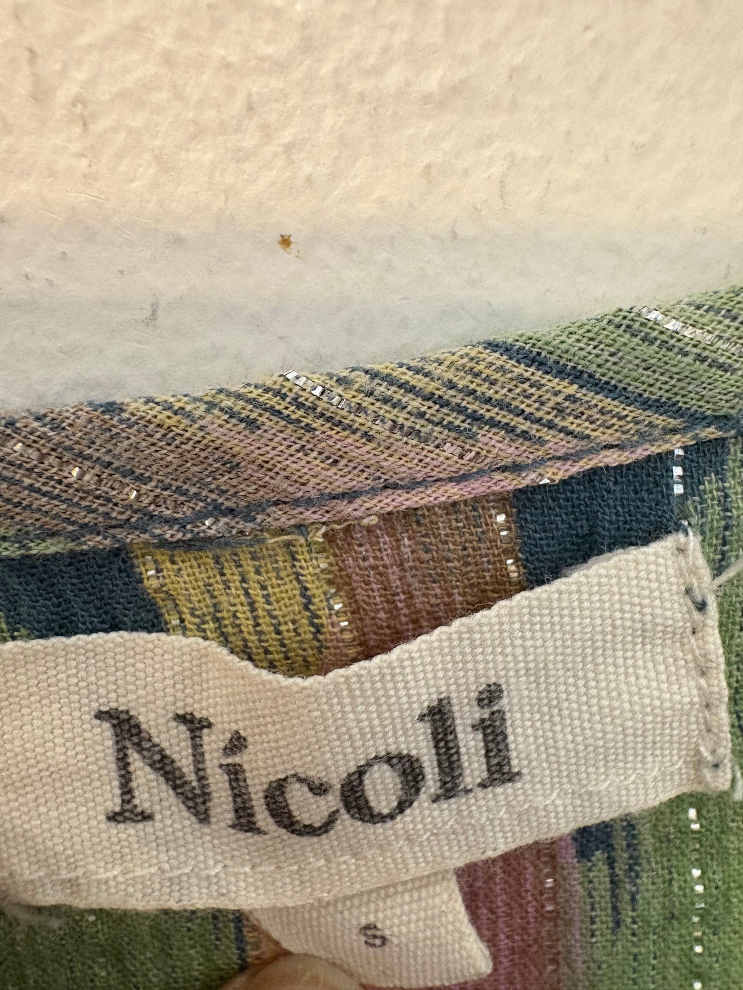 NÍCOLI. Blusa estampada hilos