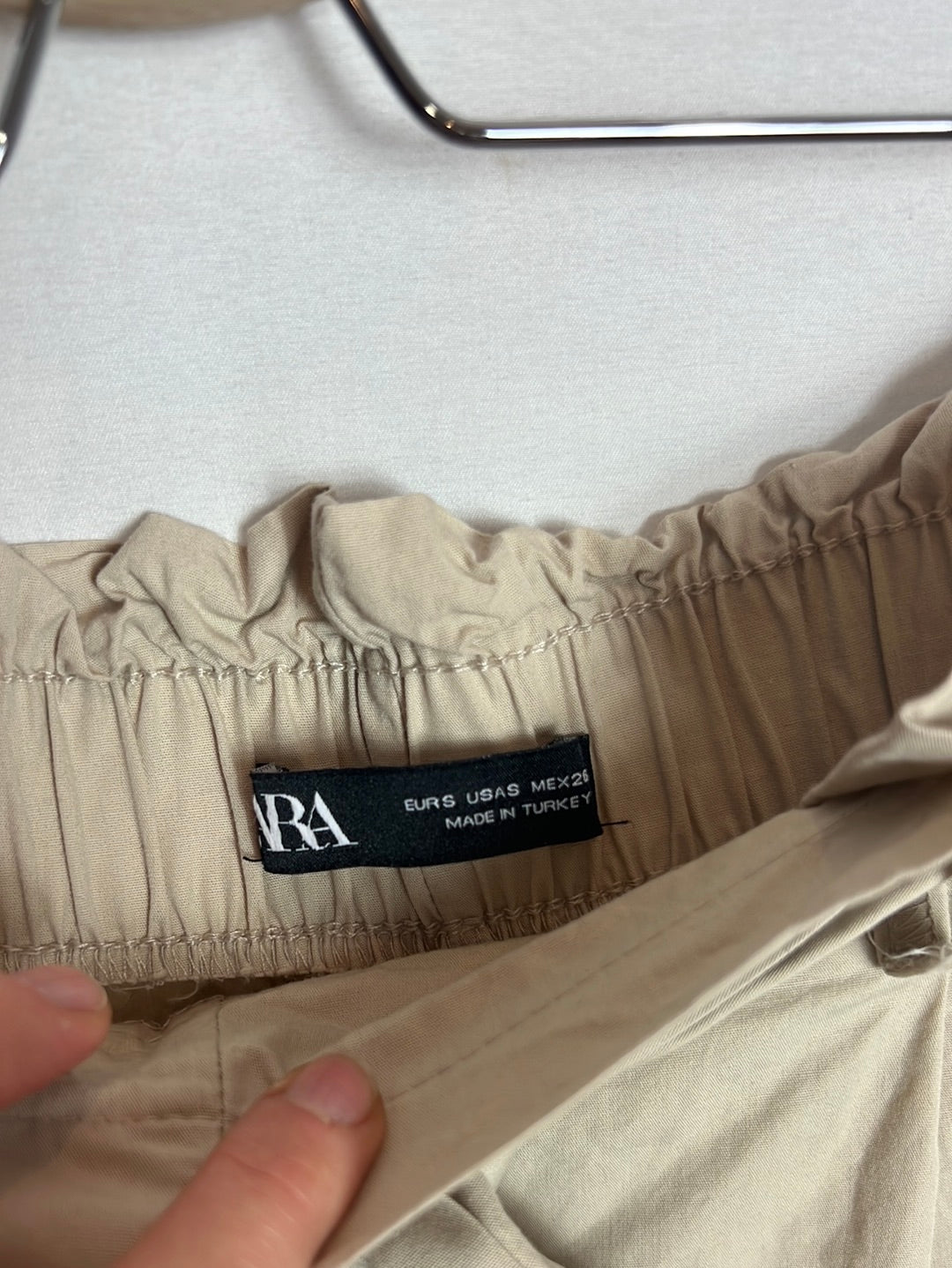 ZARA. Bermudas beige lazada. T S