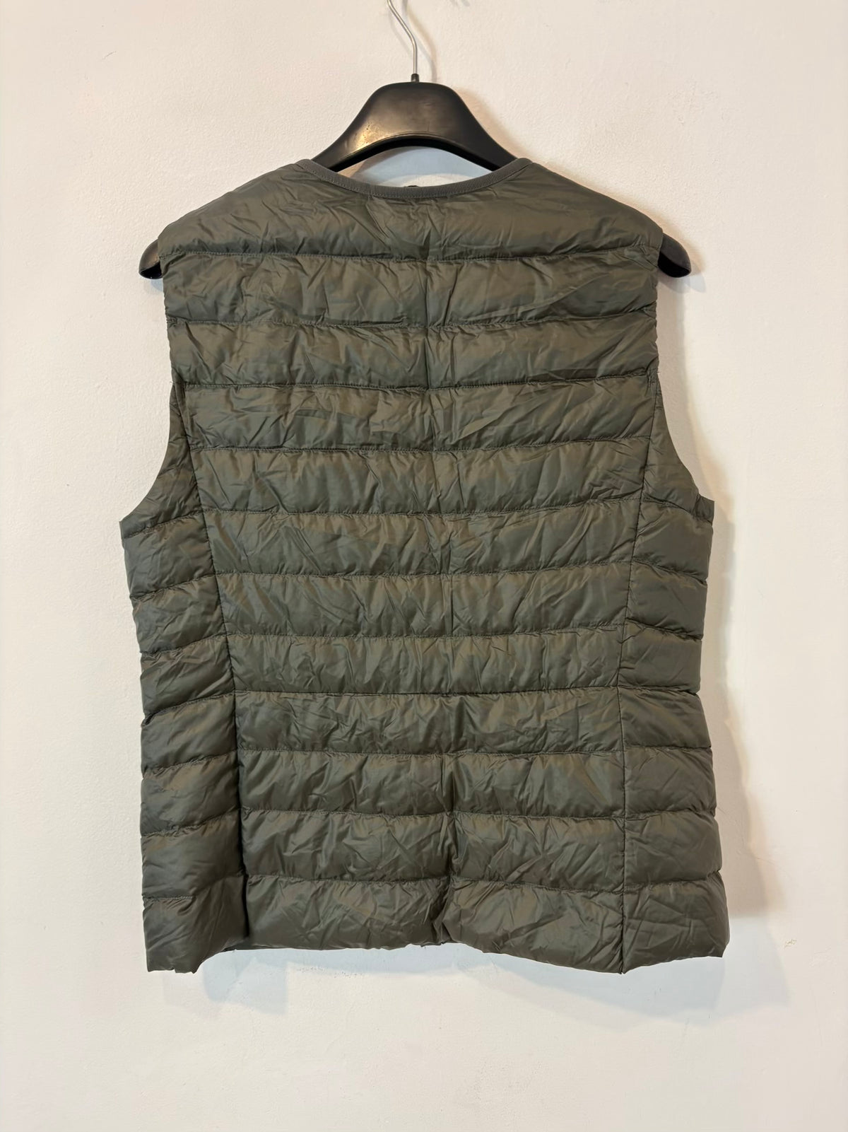 UNIQLO. Chaleco verde ultra ligero