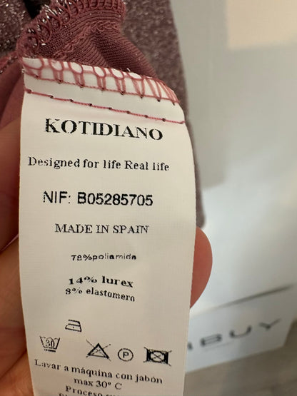 KOTIDIANO. Top brillo detalle mangas