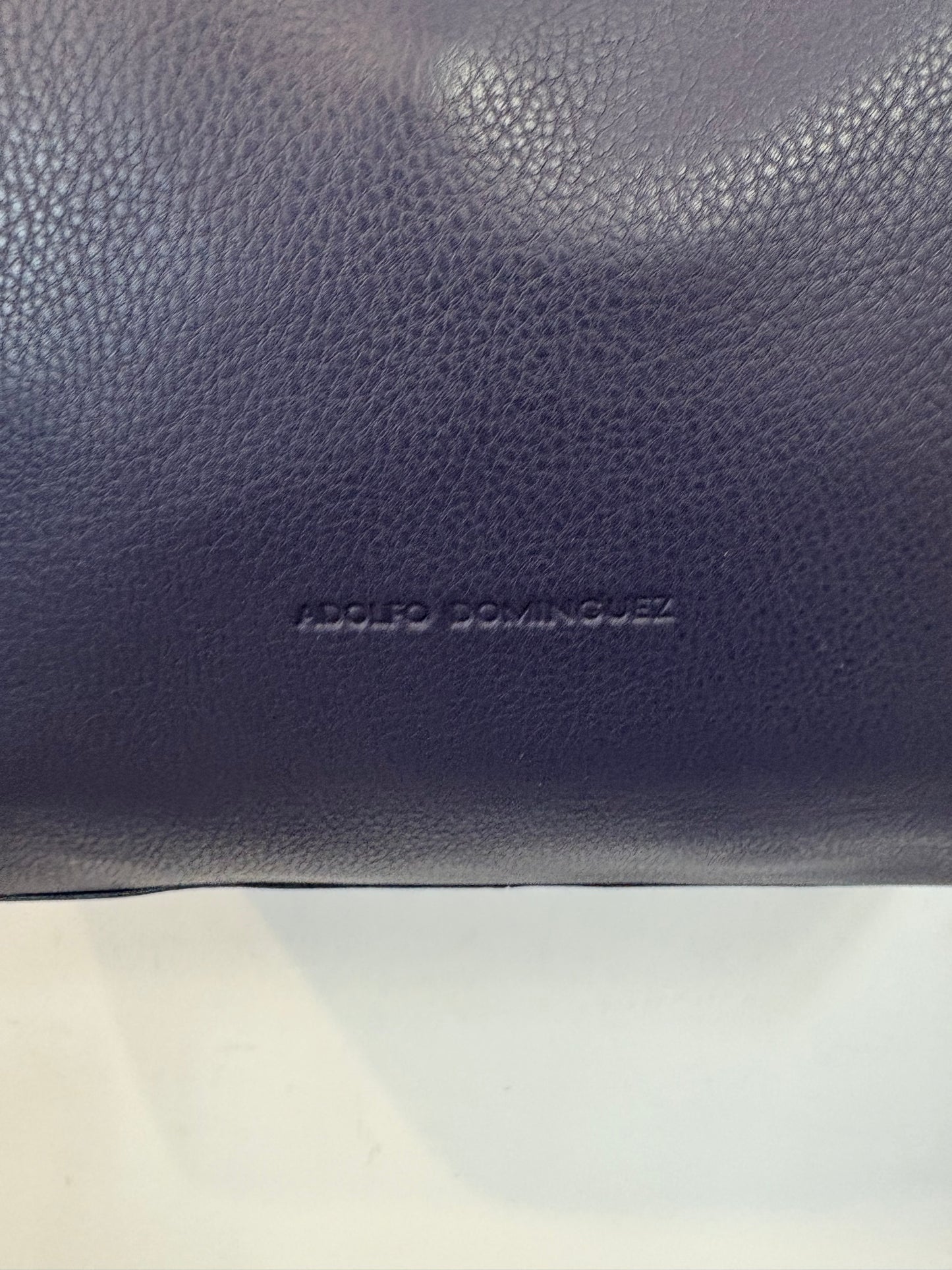 ADOLFO DOMINGUEZ. Bolso piel azul doble asa