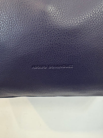 ADOLFO DOMINGUEZ. Bolso piel azul doble asa