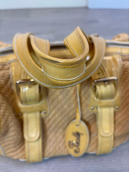 BALLY. Bolso amarillo doble textura