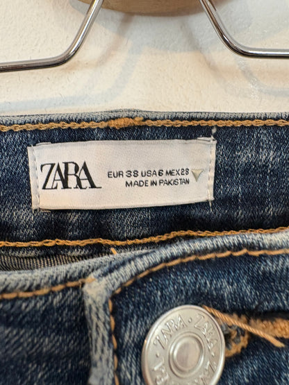 ZARA. Denim ligeramente acampanado