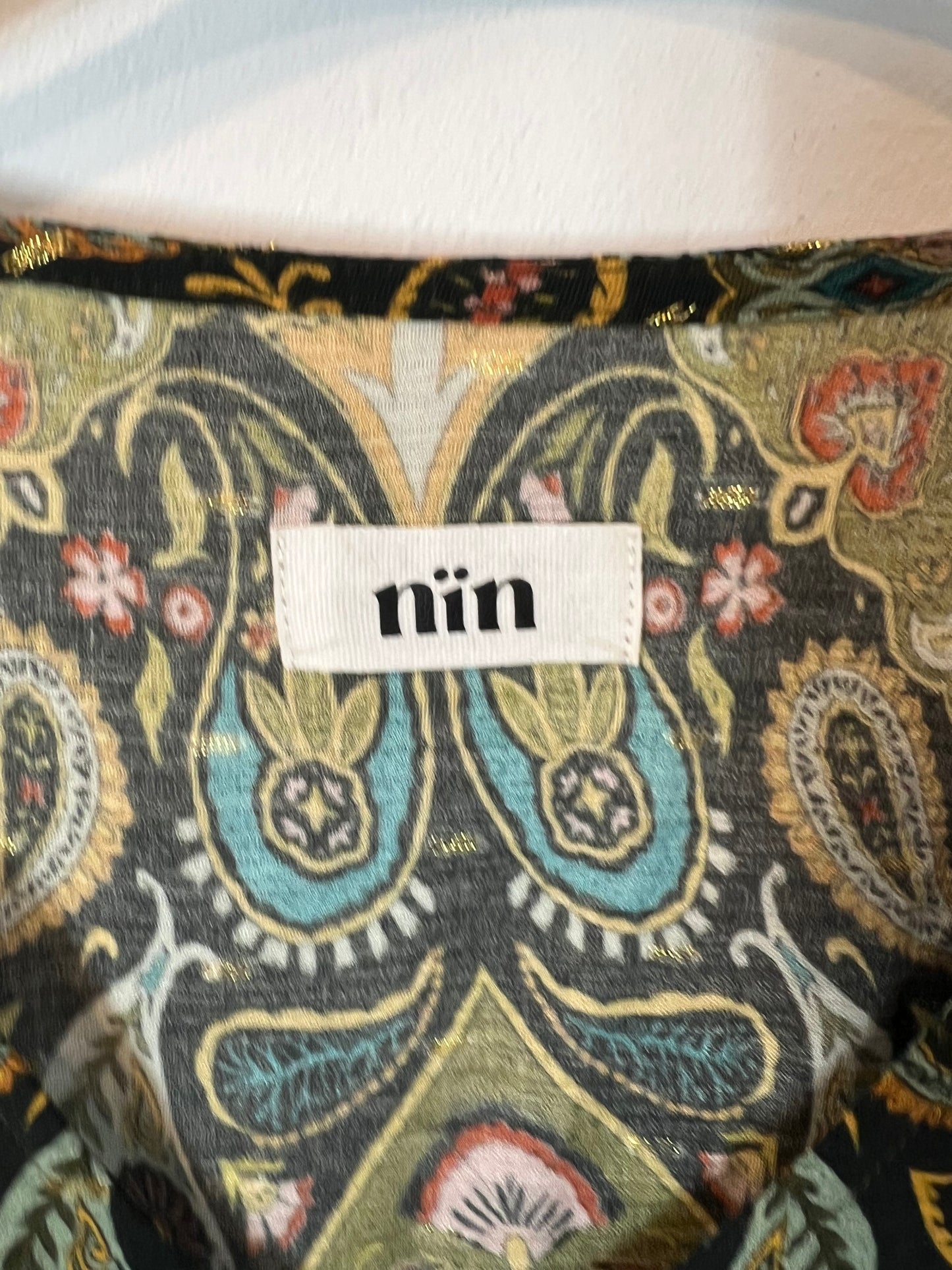 NÏN. Vestido largo estampado hilos brillo. T M/L