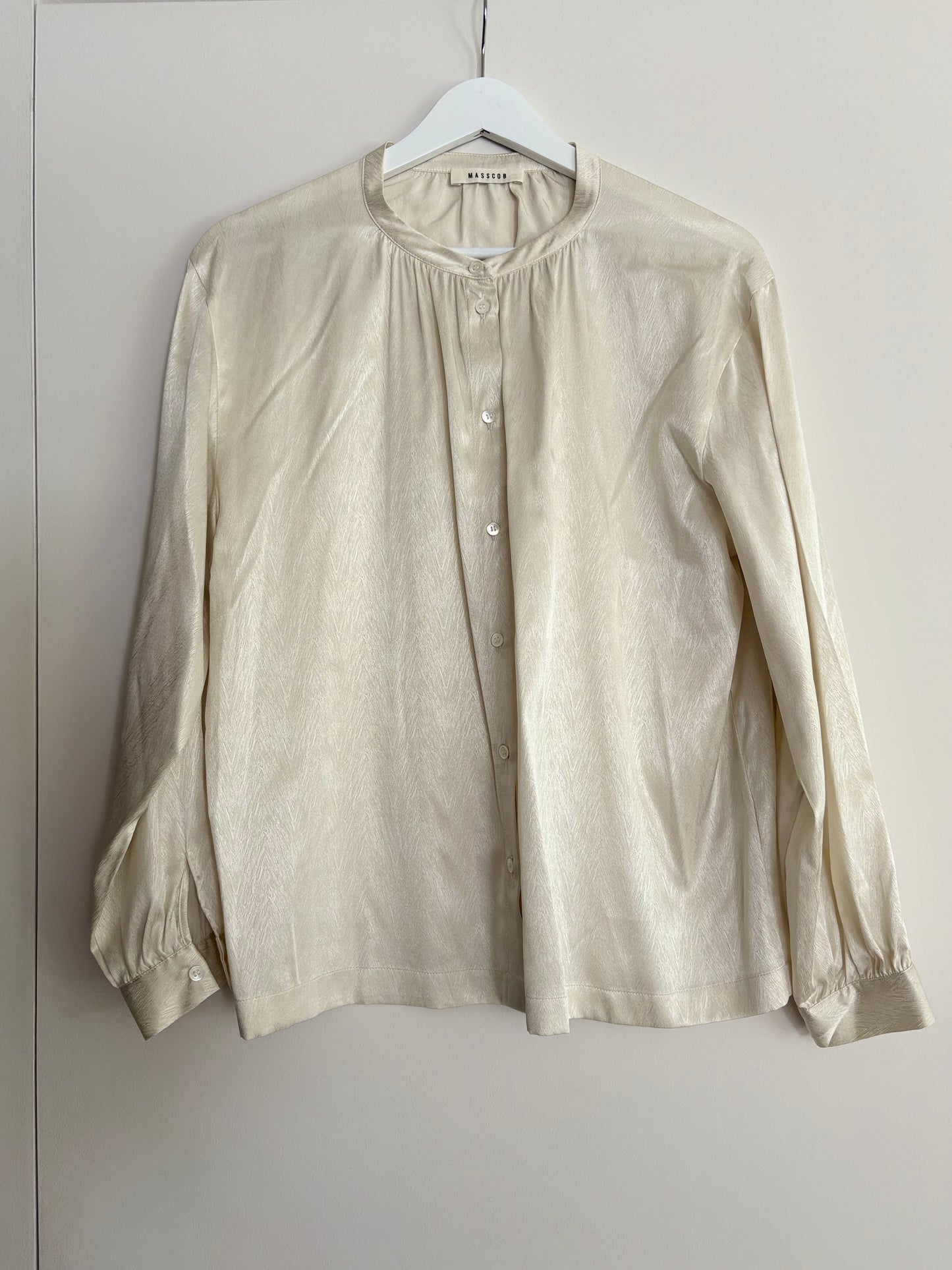 MASSCOB. Blusa seda en crudo zig zag