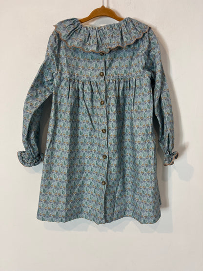 DOÑA CARMEN. Vestido estampado fondo azul claro. T 5 años