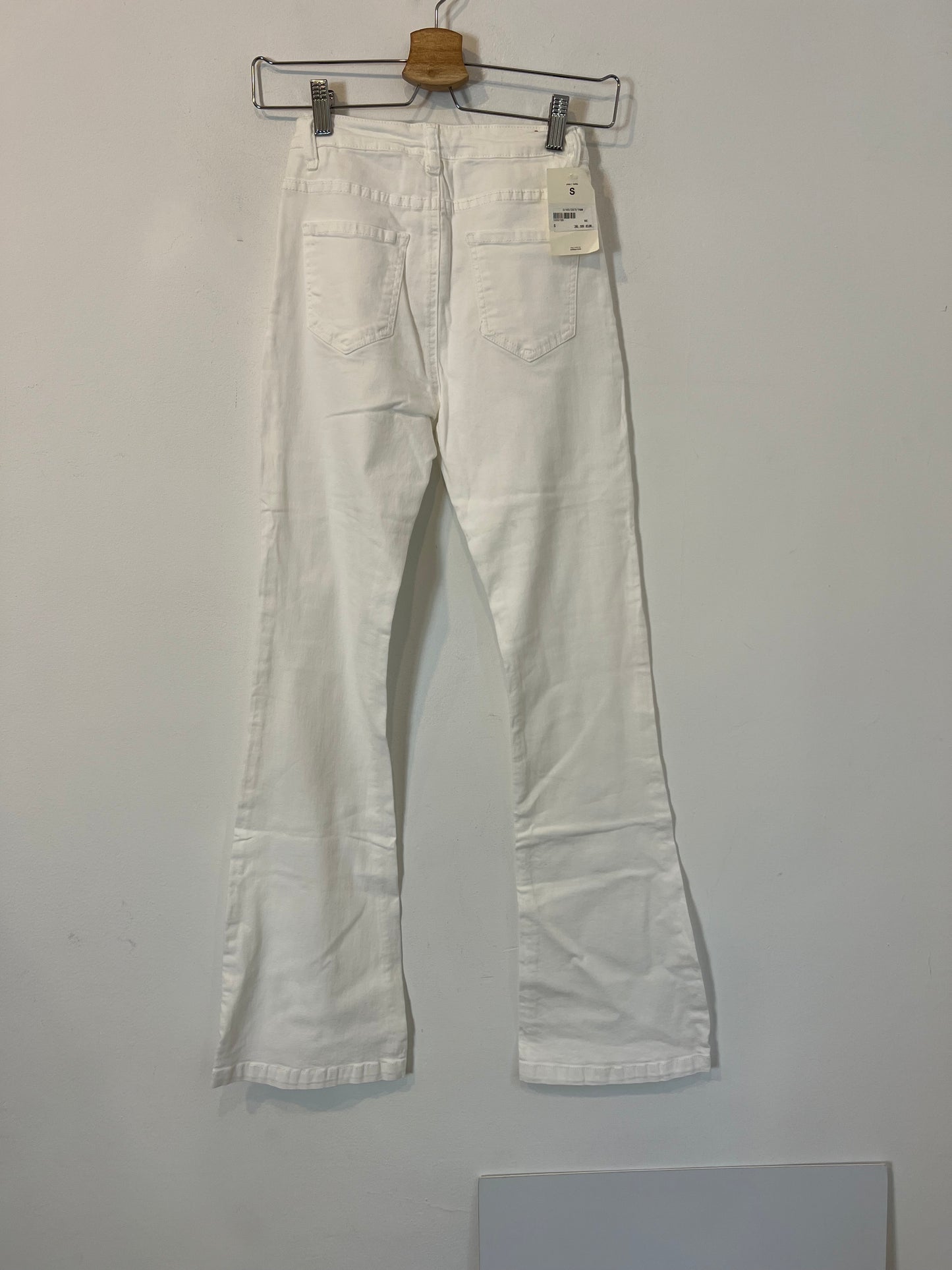 MULAYA. White bell-bottom Ts trousers