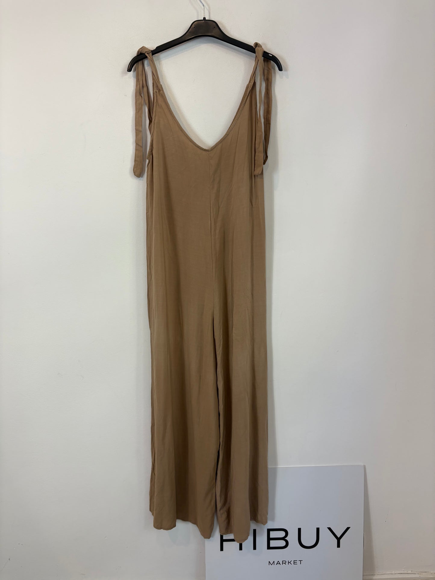 OTHERS. Beige fluid jumpsuit. YOU (S/M)