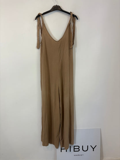 OTHERS. Beige fluid jumpsuit. YOU (S/M)