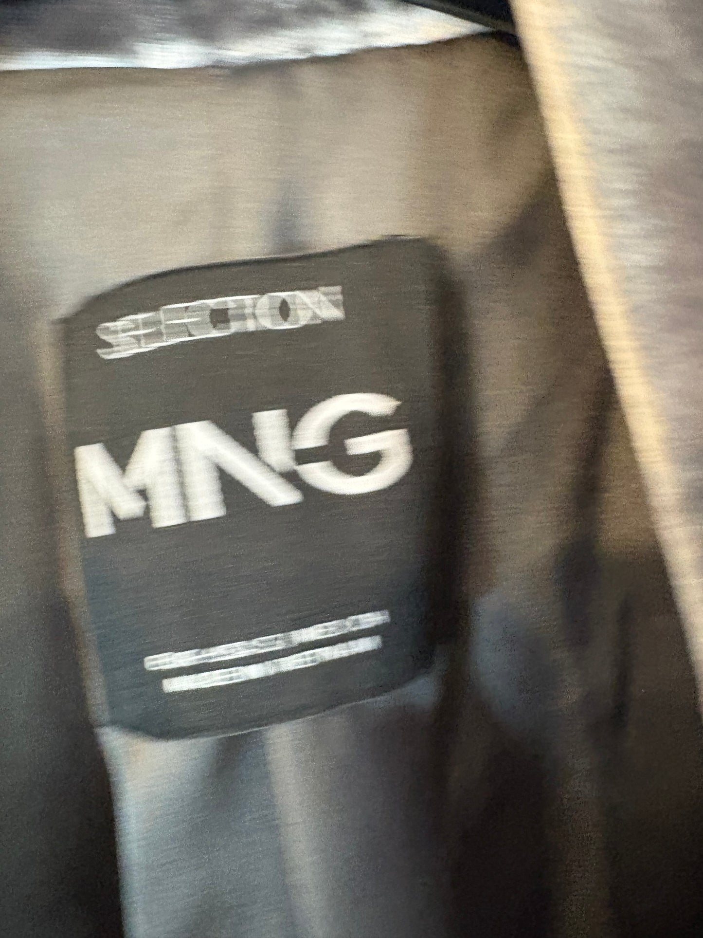 MANGO. Traje de chaqueta terciopelo gris