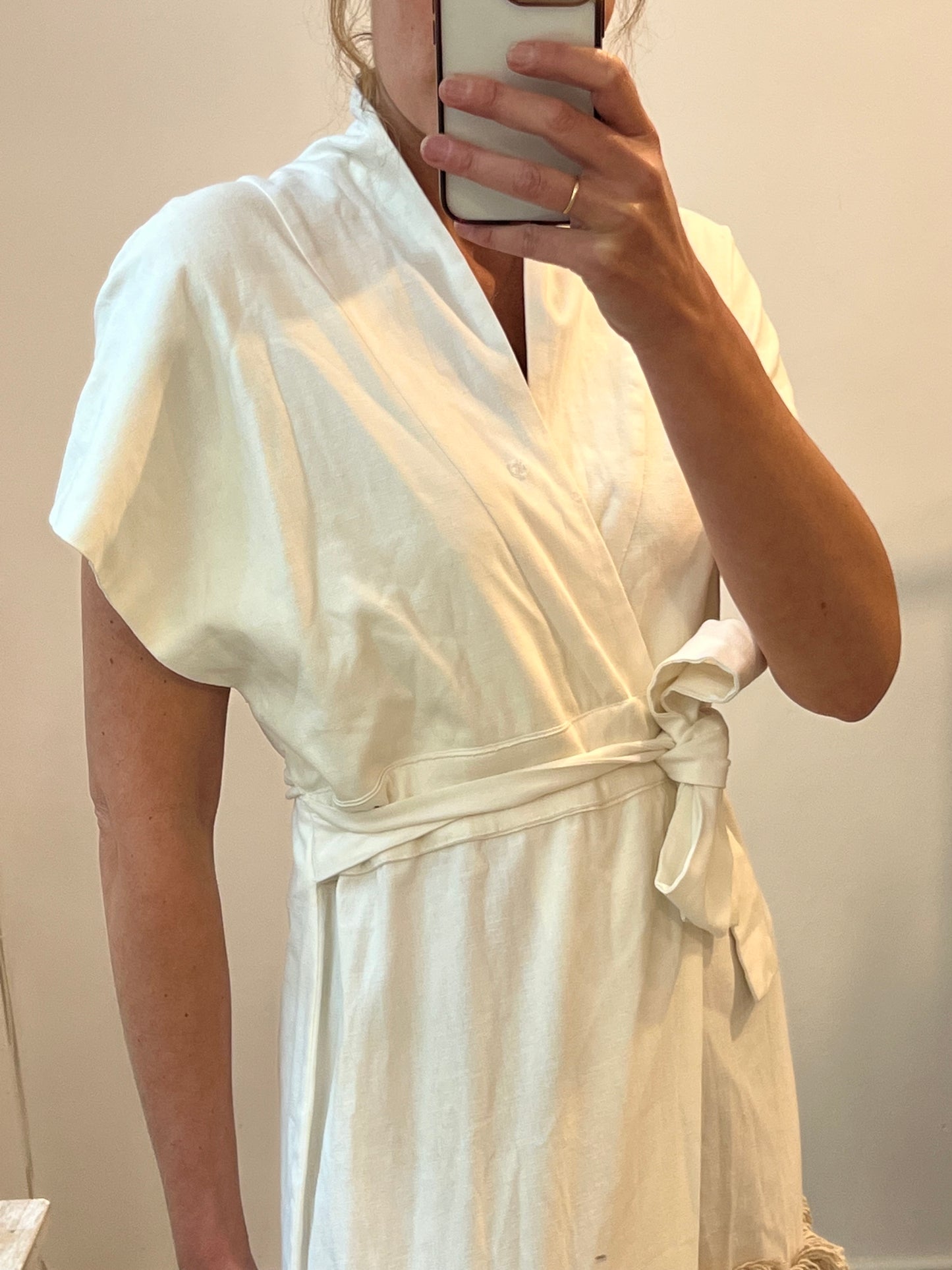 YENNYBASTIDA. Vestido blanco detalle borlas. T S