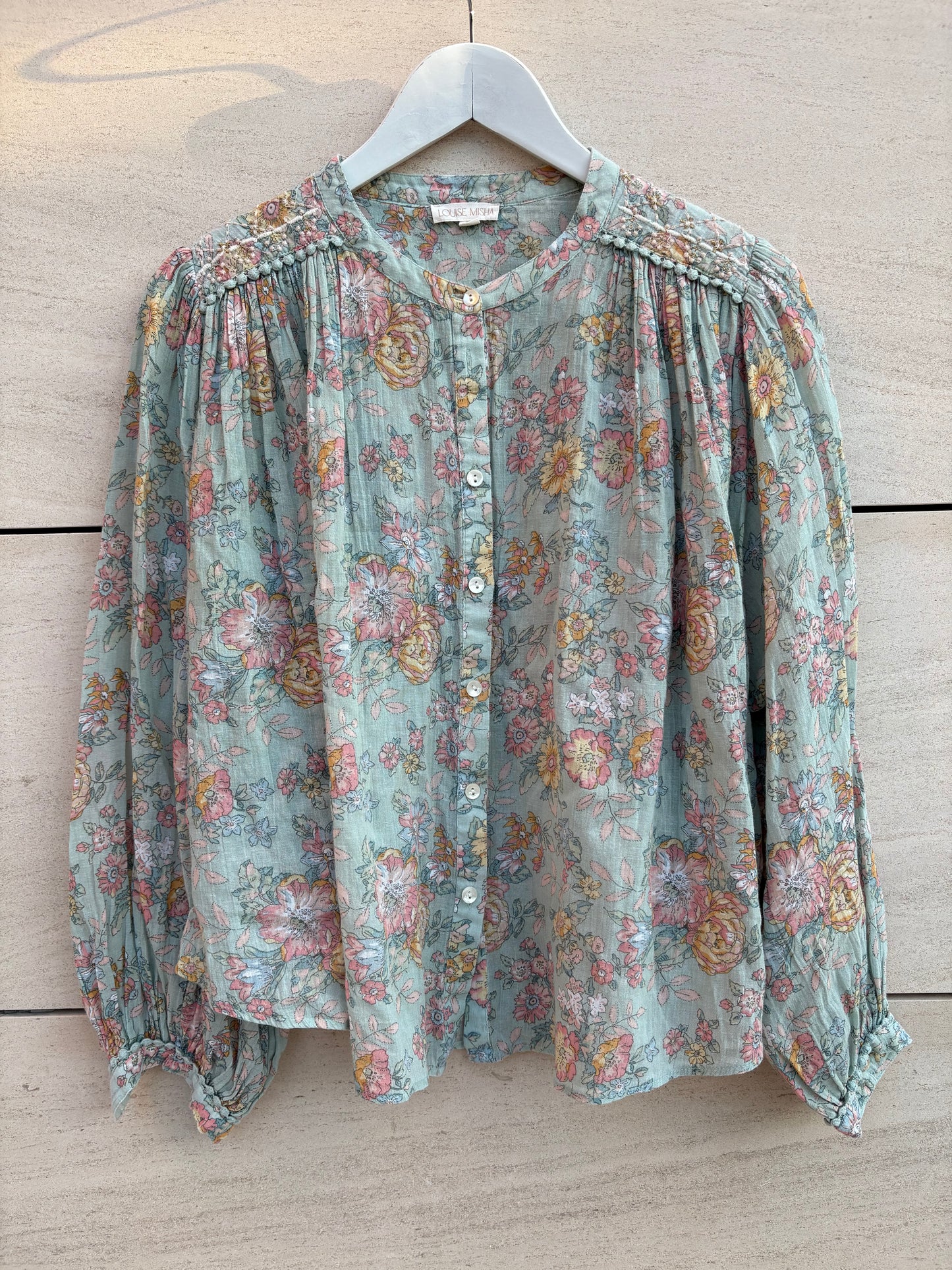 LOUISE MISHA. Blusa verde claro estampada