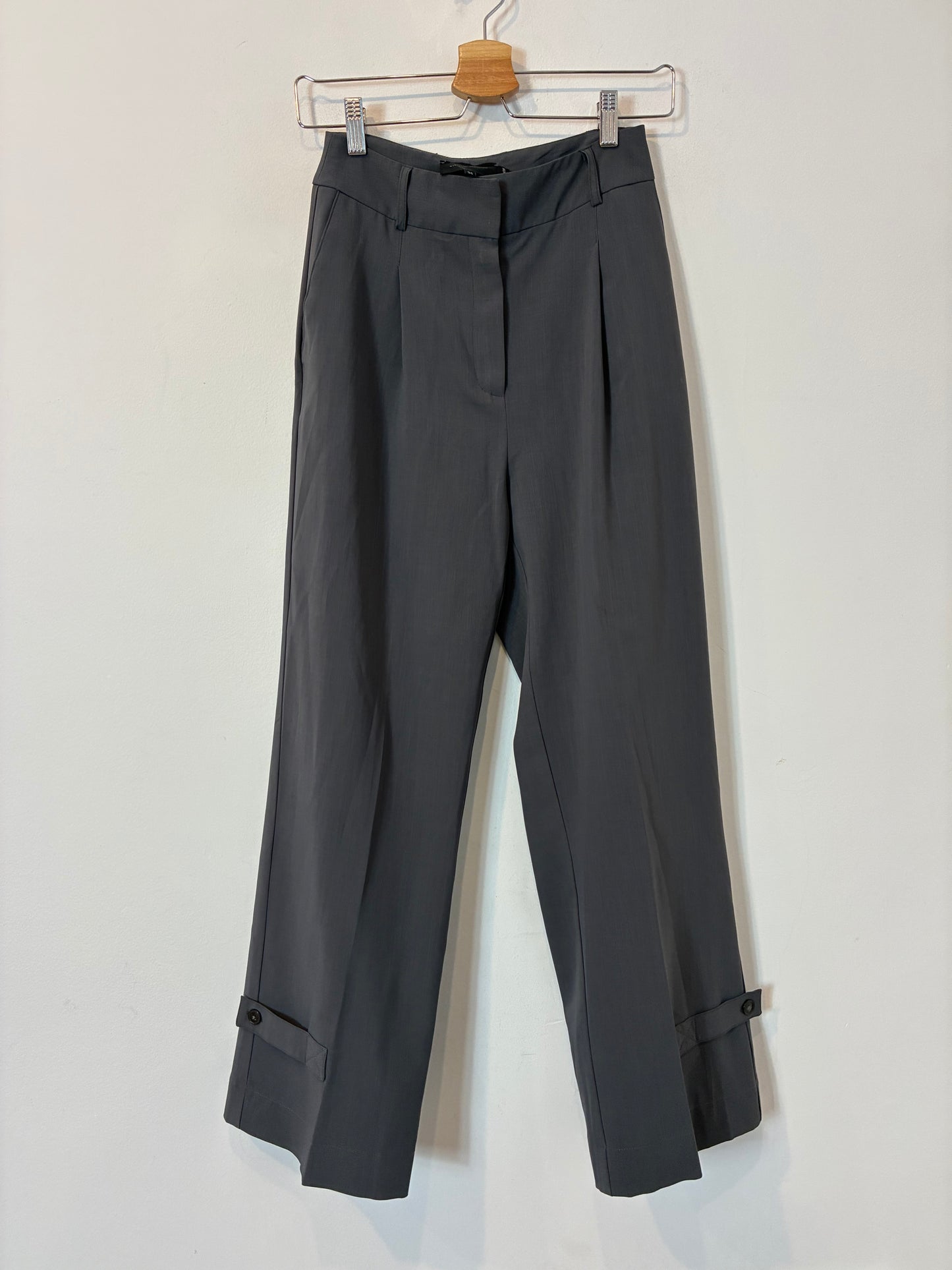 BIRGITTE HERSKIND. Pantalón gris pinzas