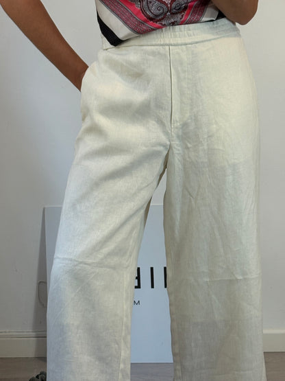 COS. Pantalón color crudo fluido 38