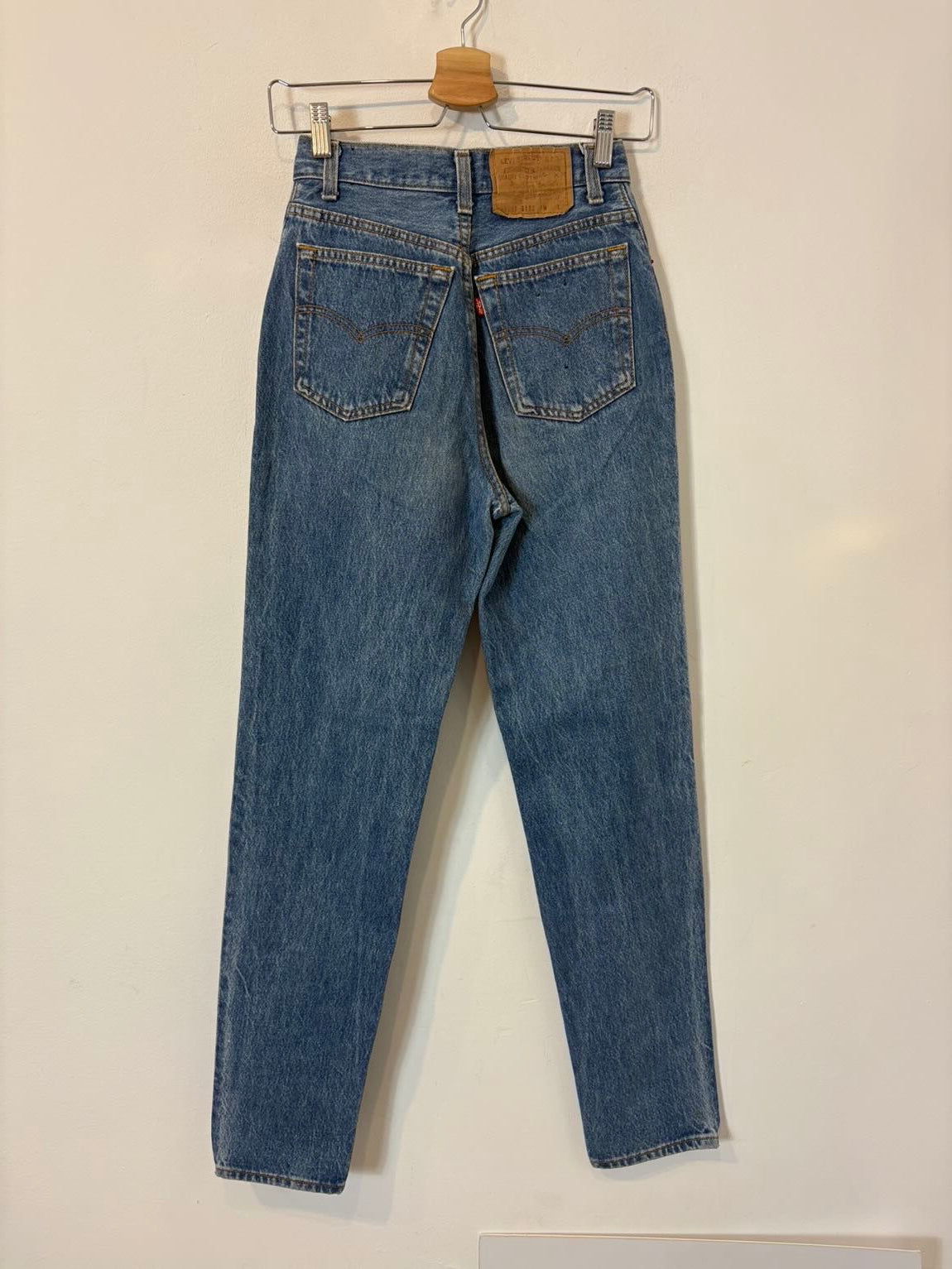 LEVI’S . Denim vintage abotonado lavado medio