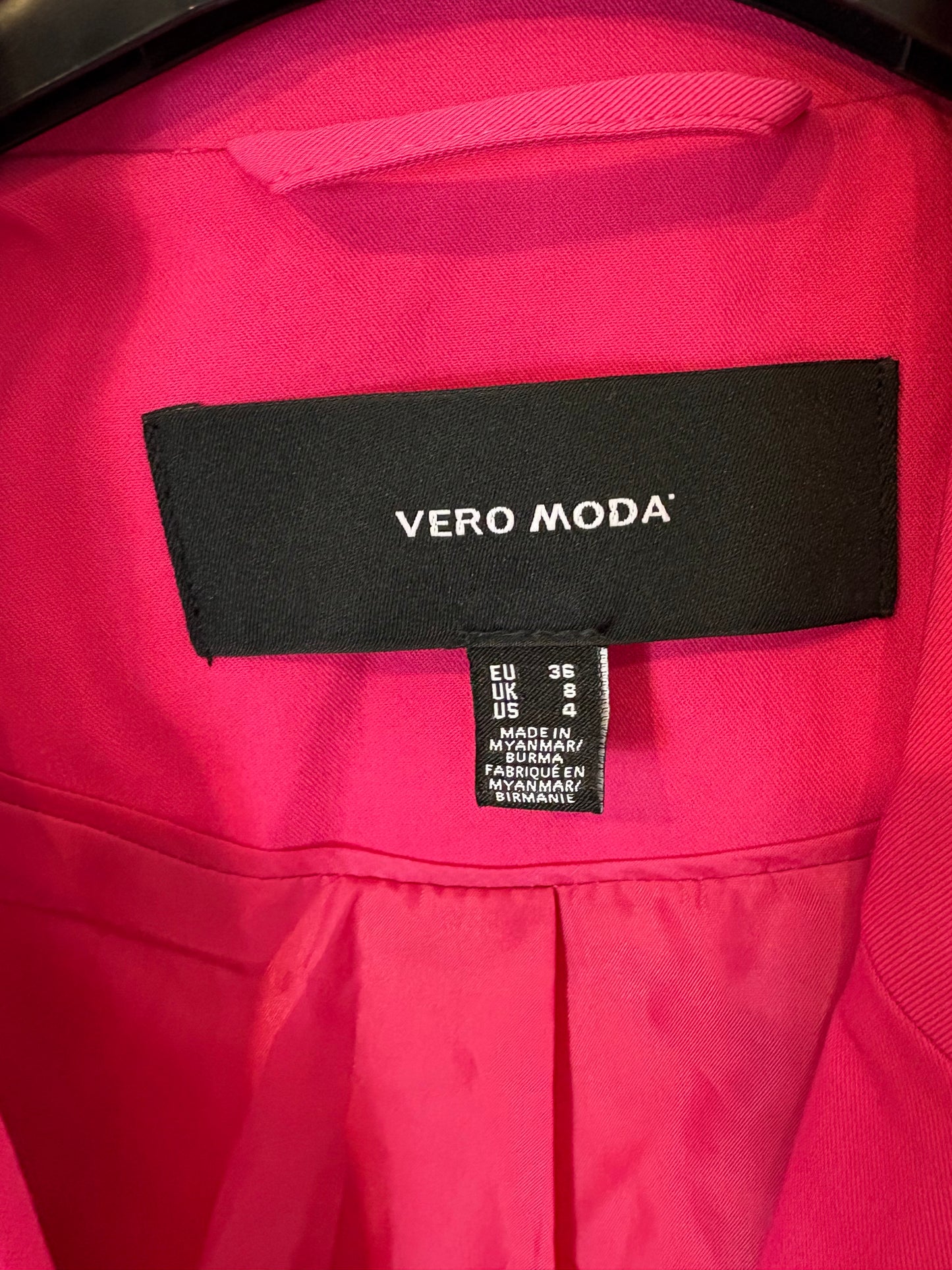 VERO MODA. Fuchsia suit jacket. Size 36
