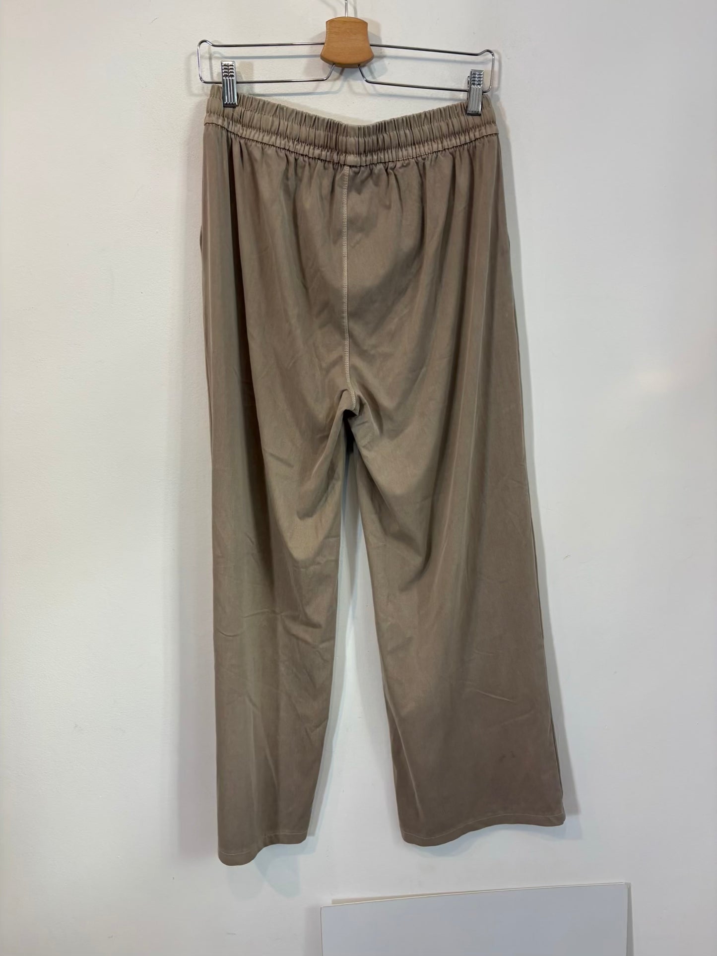 Pantalón beige fluido