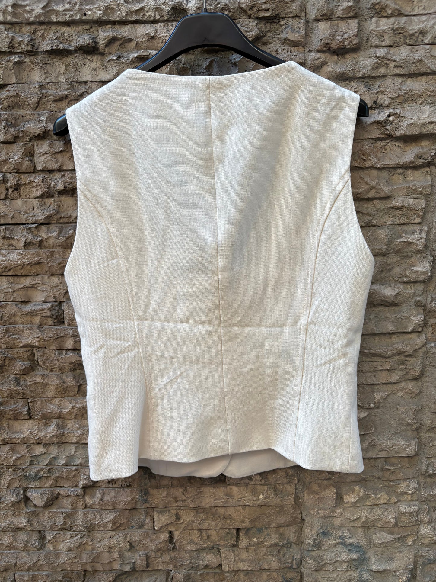 ZARA. Light beige buttoned vest. TS