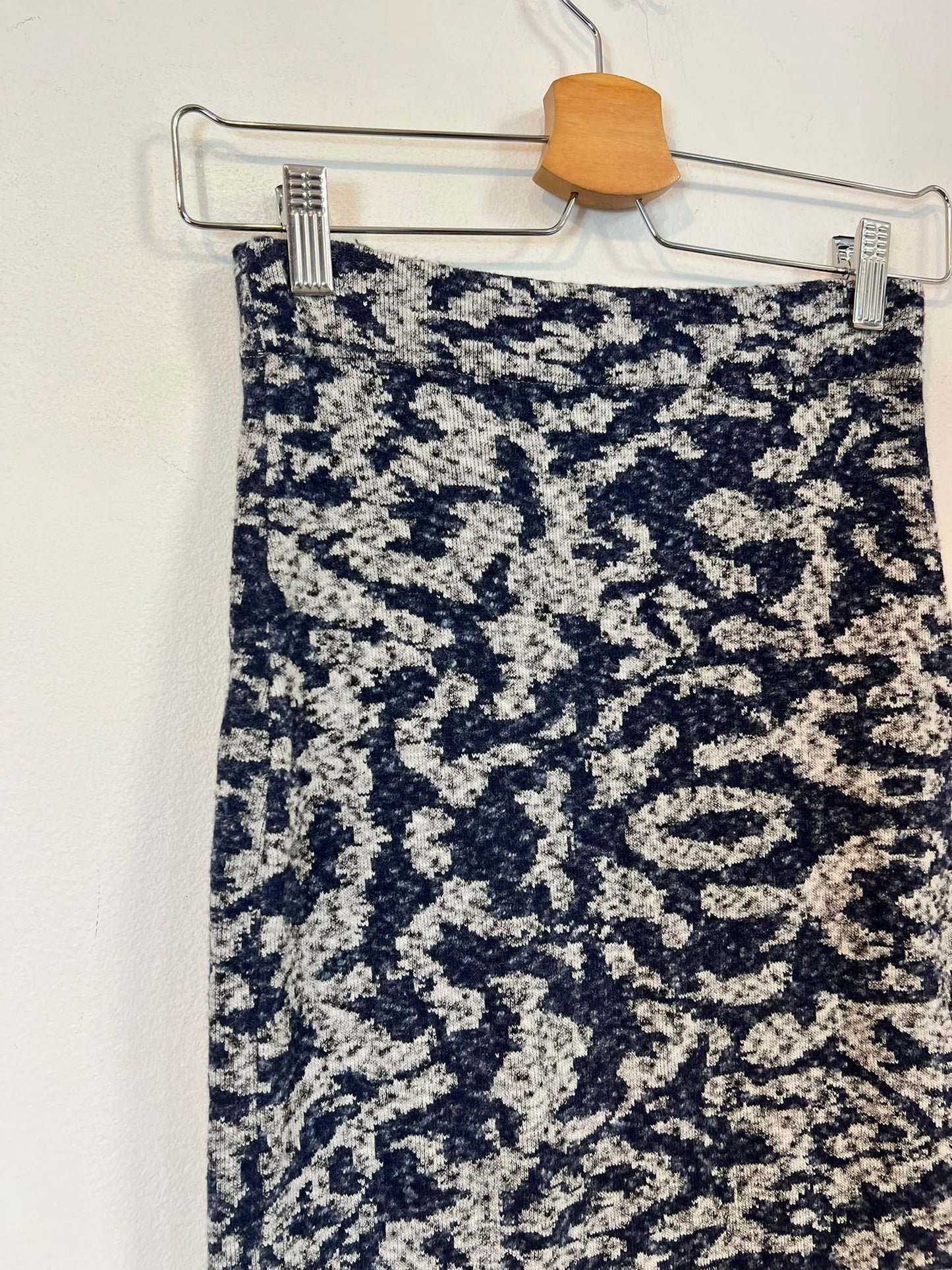 UTERQÜE. Falda estampada con lana
