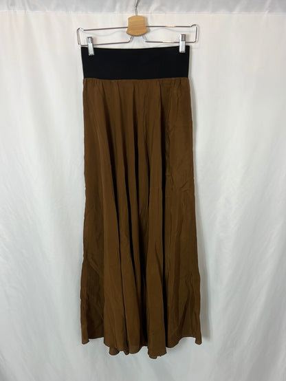 CORTANA. Flowing khaki skirt with waist detail. Size 38