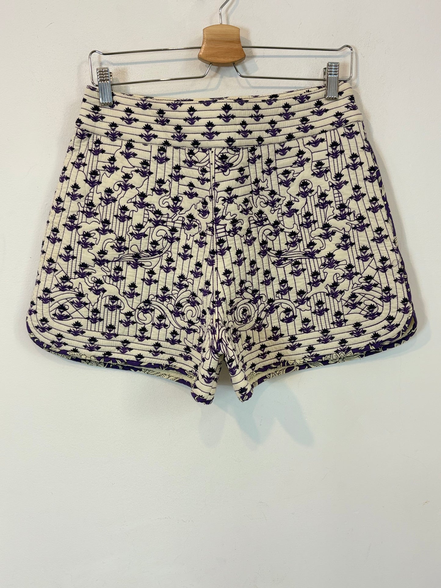 CLAUDIE PIERLOT. Textured printed shorts. Size 38