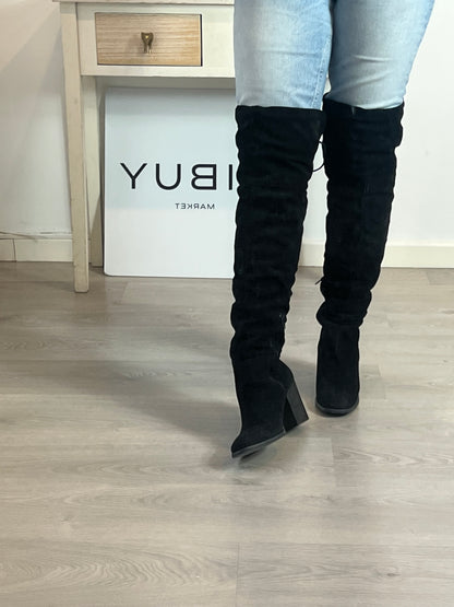 XTI. Botas negras altas  T 40