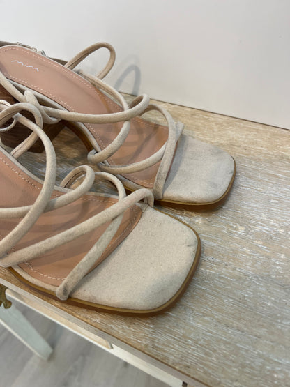 MIM. Beige strap sandal. T 37