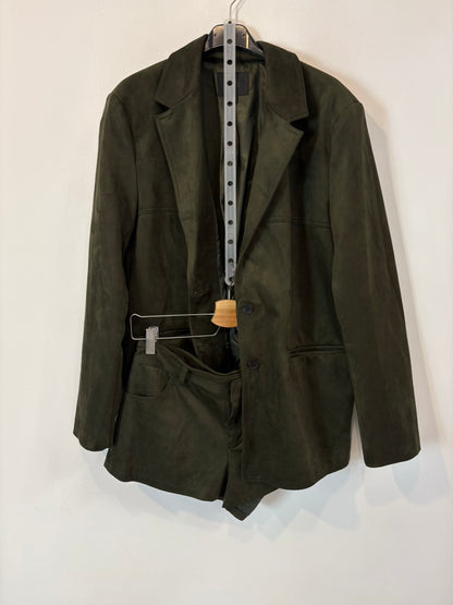 ZARA. Conjunto antelina verde