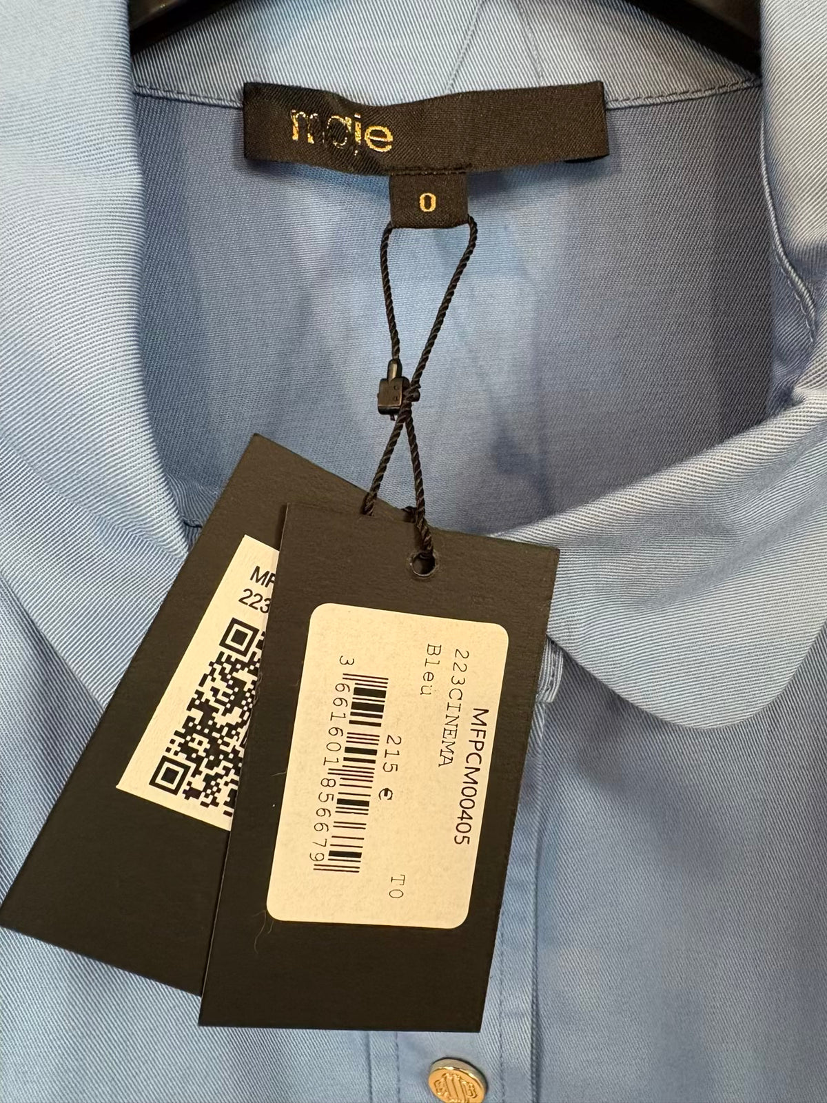 MAJE .Camisa azul claro asimétrica