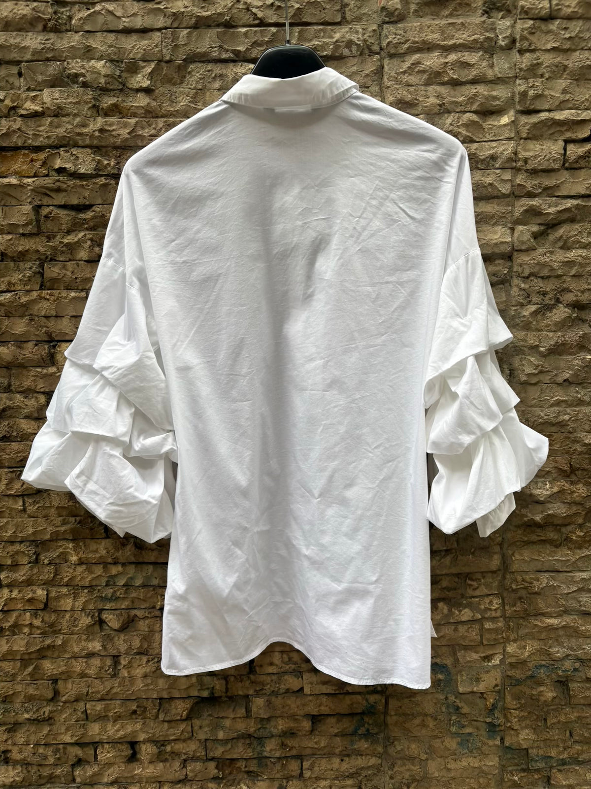 ZARA. Blusa blanca mangas farol