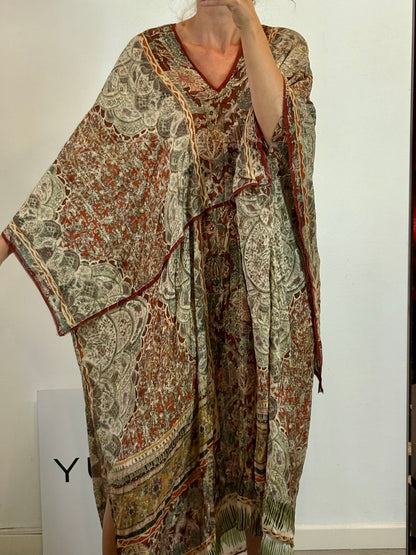 ZARA. Vestido estampado estilo kaftán