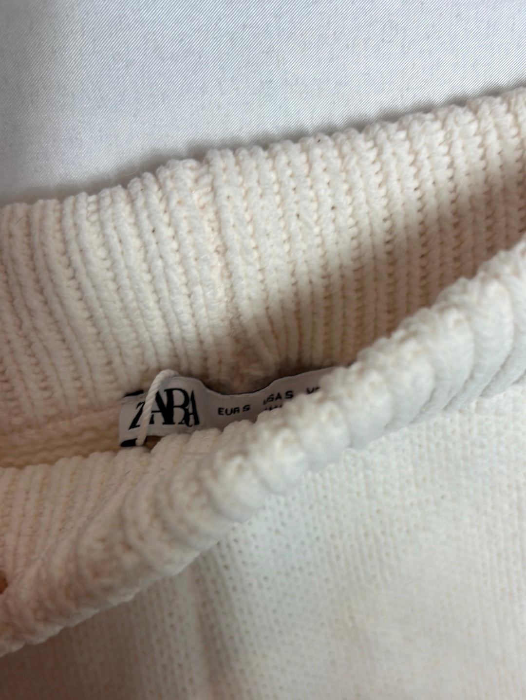 ZARA. Pantalón corto punto. T S