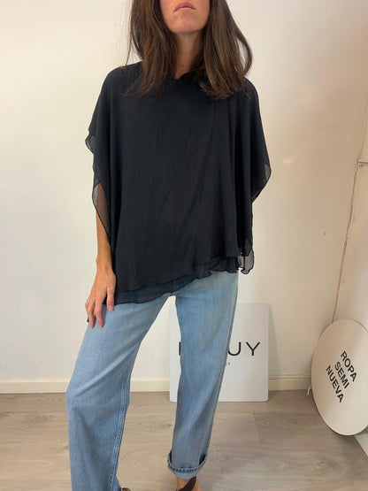 ZARA. Top negro estilo capa