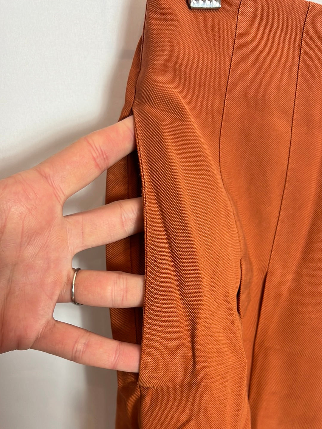 ZARA. Pantalón fluido culotte abotonado. T M