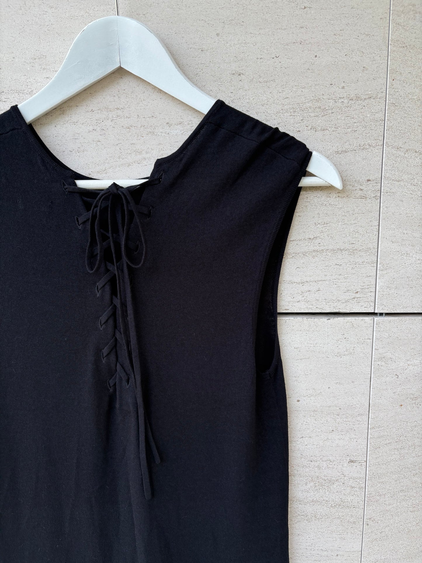 MASSIMO DUTTI. Vestido largo negro hilo
