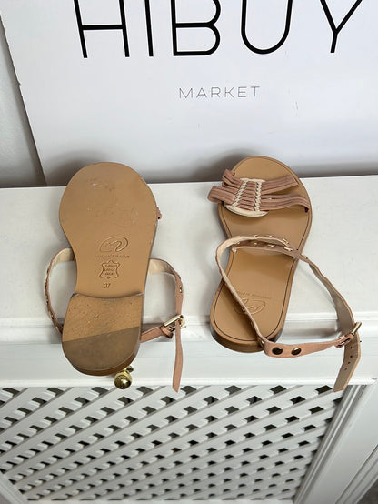 MICUIR. Sandalia plana piel tachuelas. T 37