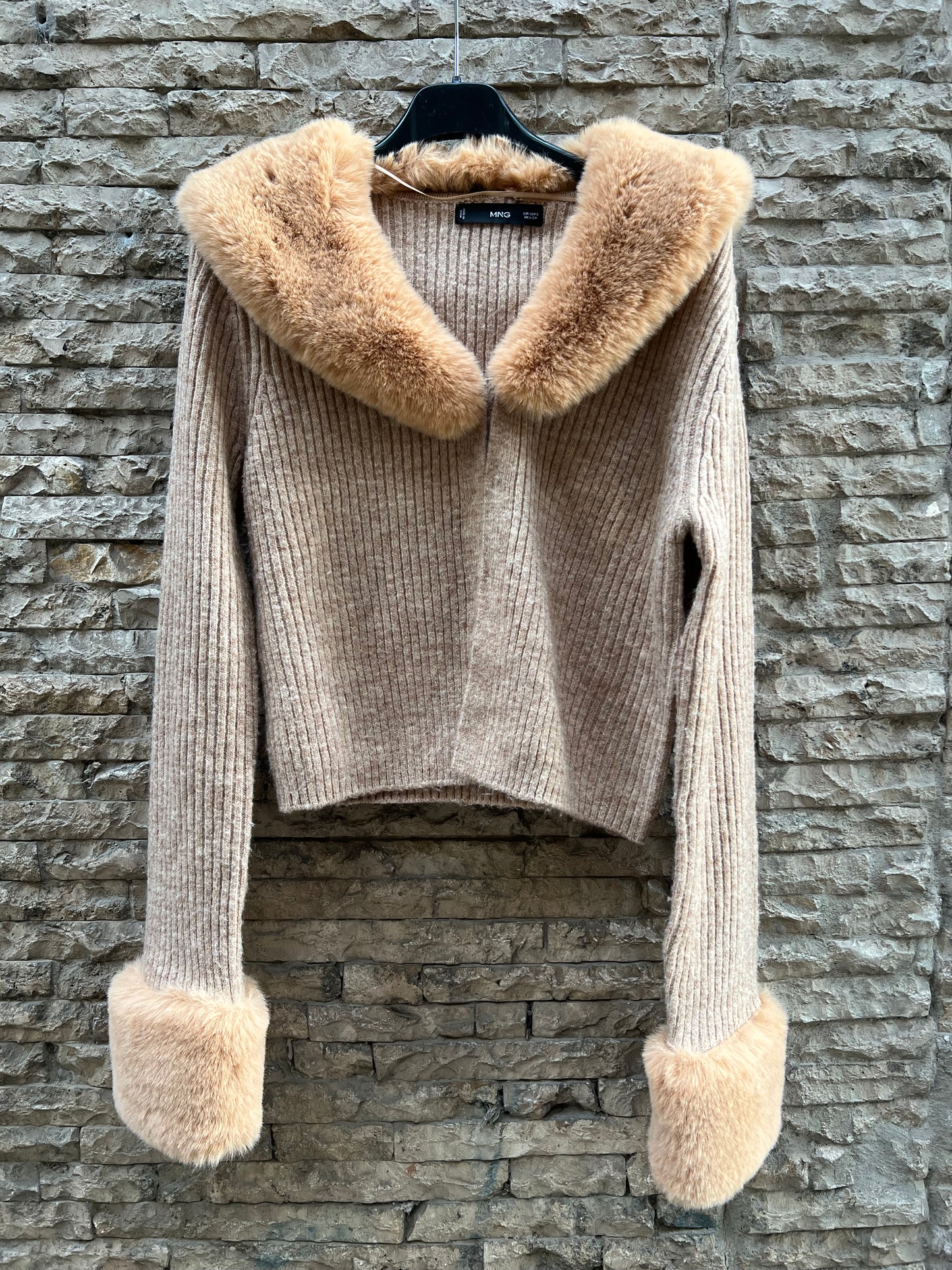 MANGO. Chaqueta punto pelo