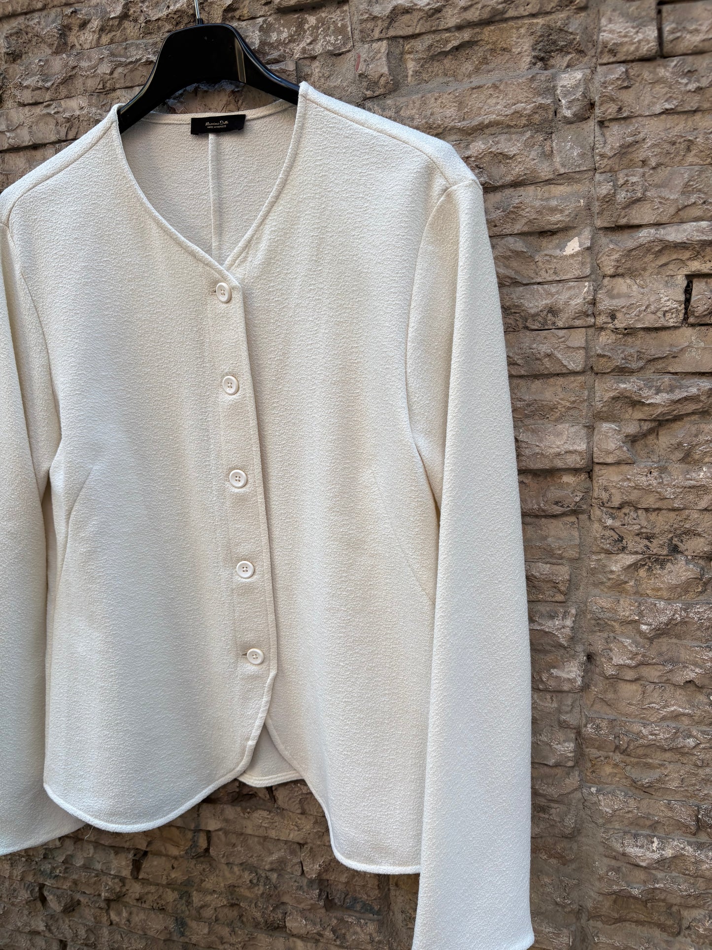 MASSIMO DUTTI. Chaqueta fluida color crudo