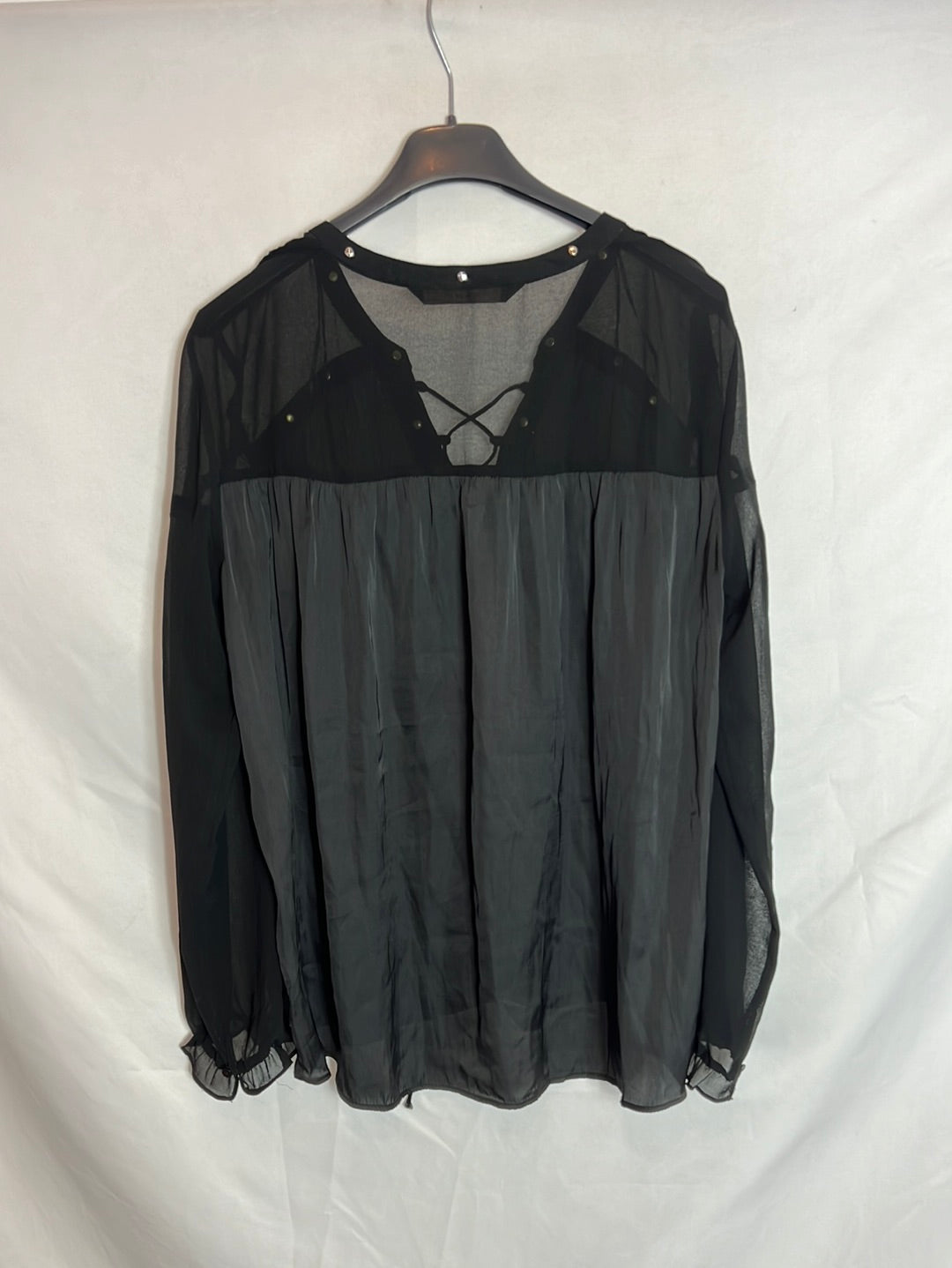 ZARA. Black double-textured blouse. TM