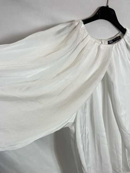 ZARA. Blusa blanca textura detalle mangas. T M