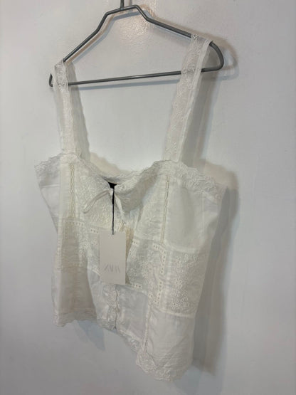 ZARA. Top blanco bordados