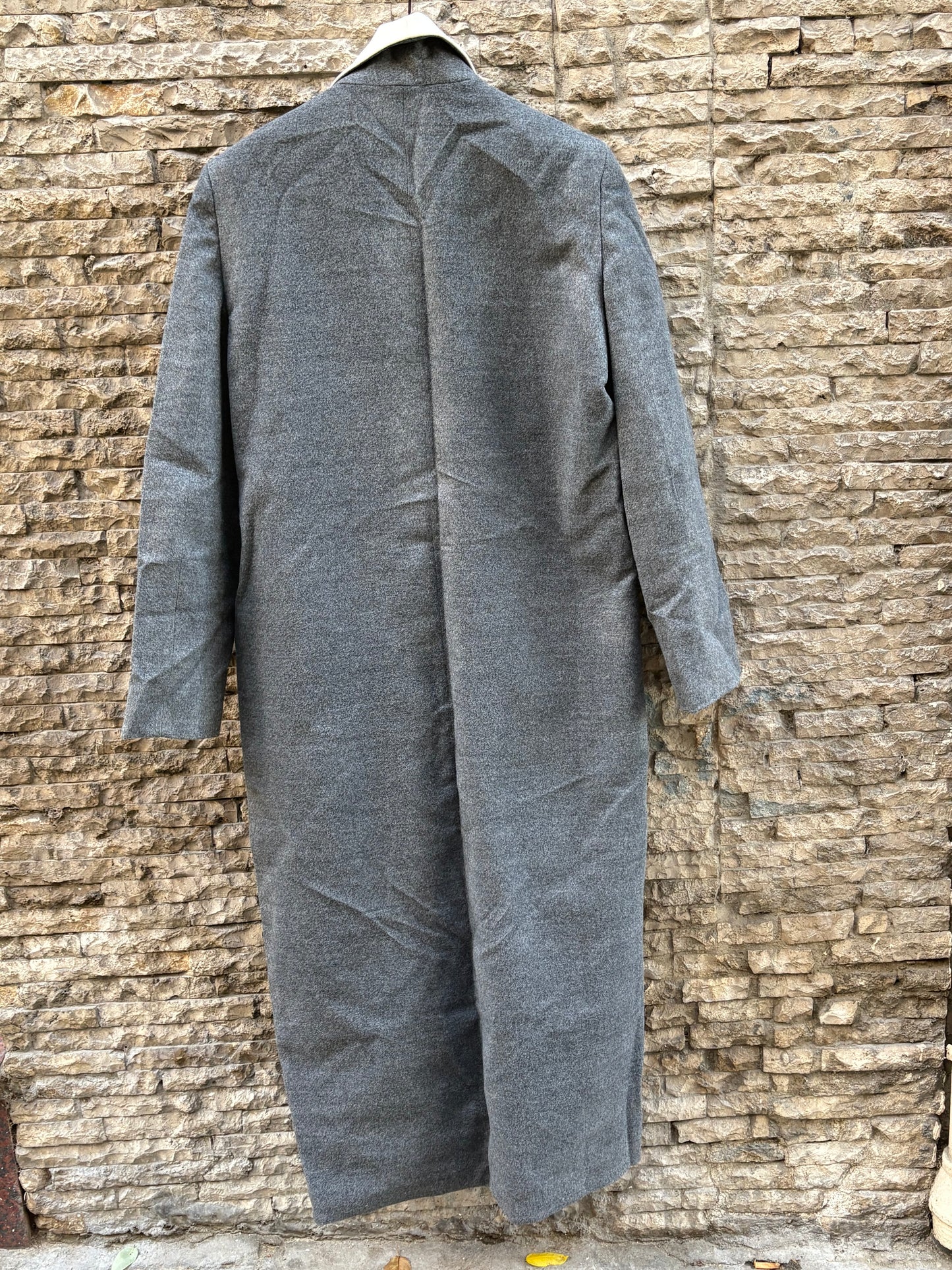 MAQUIS AND CO. Abrigo largo gris solapa