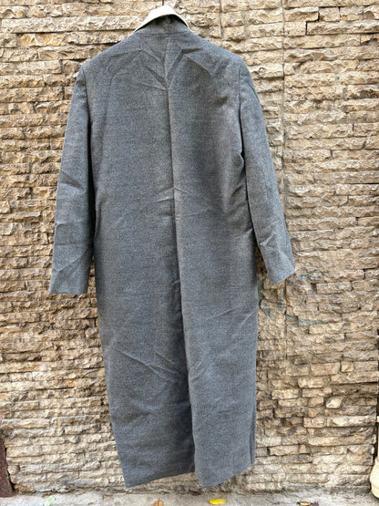 MAQUIS AND CO. Abrigo largo gris solapa