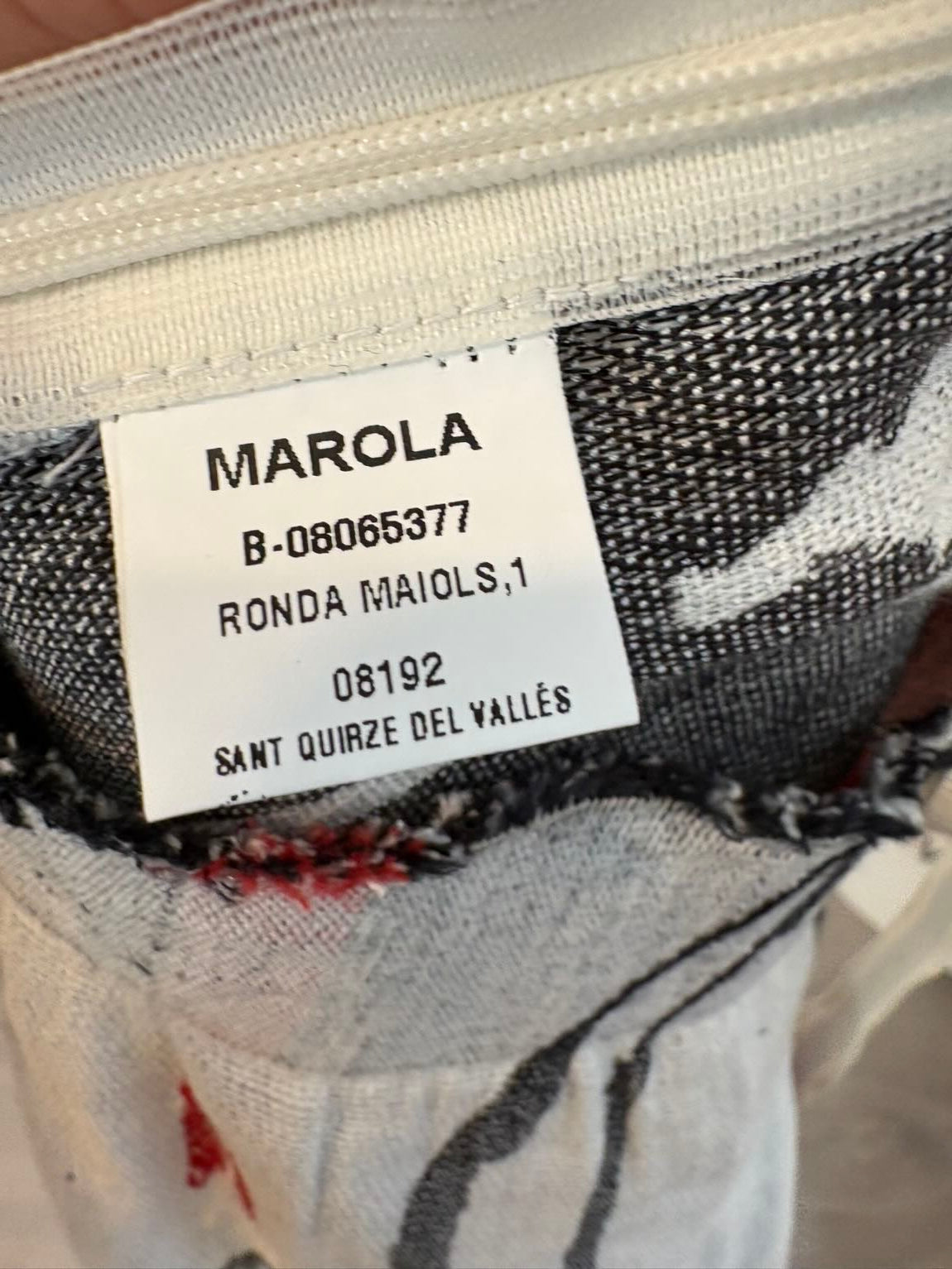 MAROLA. Falda midi estampada  bordados