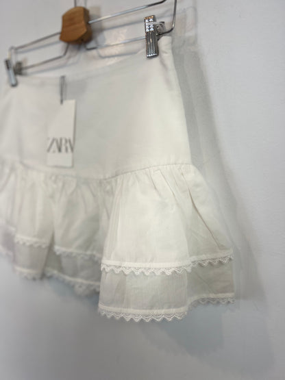 ZARA. Falda blanca volantes T.s